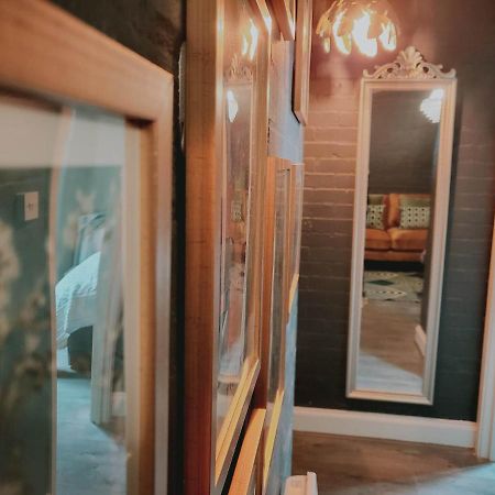 Romeo & Juliet'S With Private Parking Apartment สแตรทฟอร์ด อะพอน เอวอน ภายนอก รูปภาพ