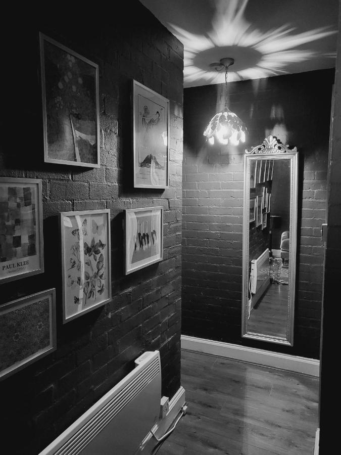 Romeo & Juliet'S With Private Parking Apartment สแตรทฟอร์ด อะพอน เอวอน ภายนอก รูปภาพ